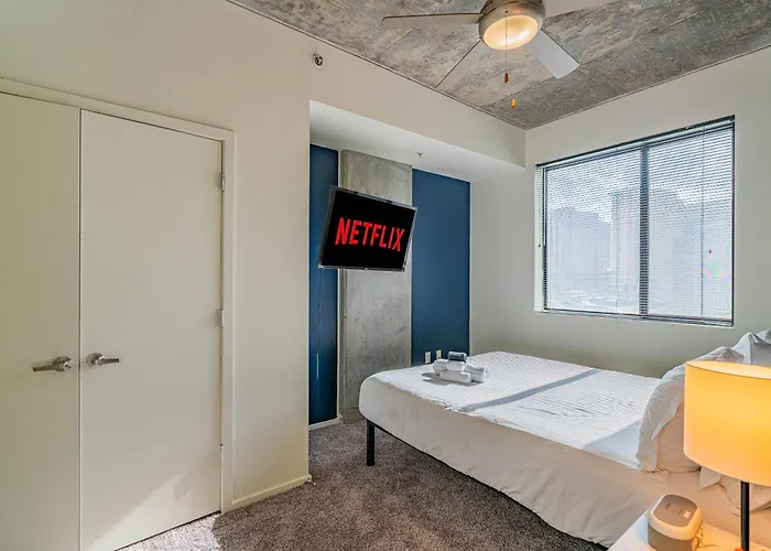 Modern Phx Downtown W Balcony Pool Gym Pkg Apartment