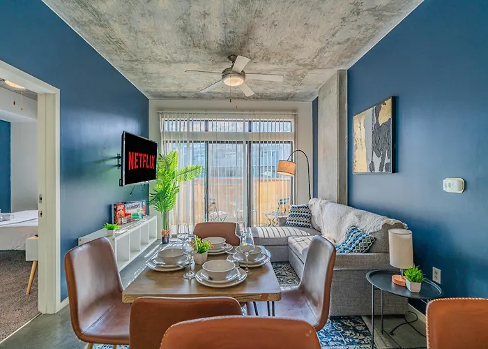 Modern Phx Downtown W Balcony Pool Gym Pkg