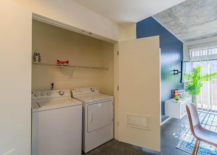 Modern Phx Downtown W Balcony Pool Gym Pkg