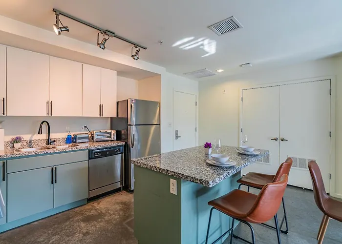 Modern Phx Downtown W Balcony Pool Gym Pkg Phoenix