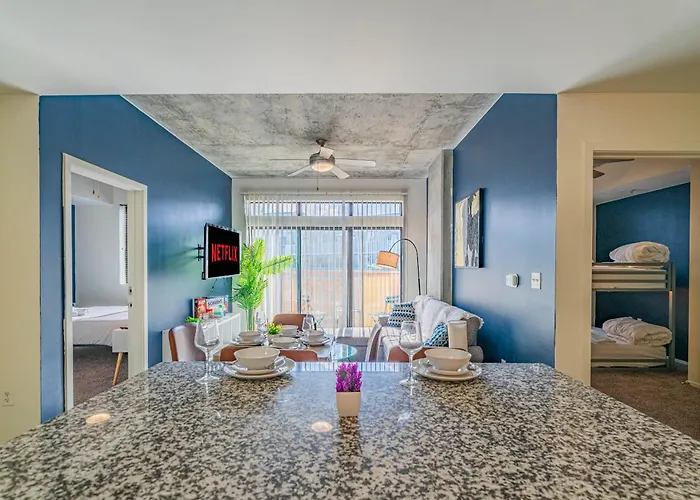 Modern Phx Downtown W Balcony Pool Gym Pkg Apartment *