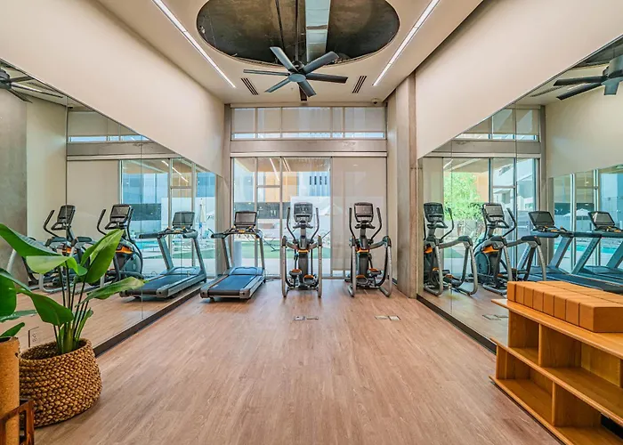 Modern Phx Downtown W Balcony Pool Gym Pkg *