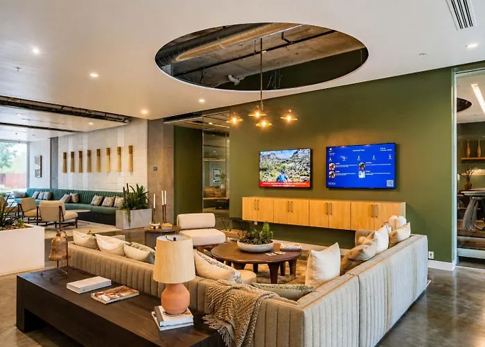 Modern Phx Downtown W Balcony Pool Gym Pkg