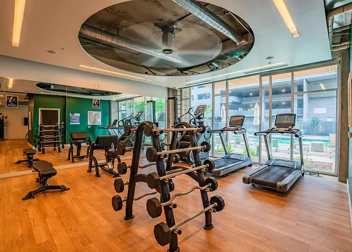 Modern Phx Downtown W Balcony Pool Gym Pkg Apartment